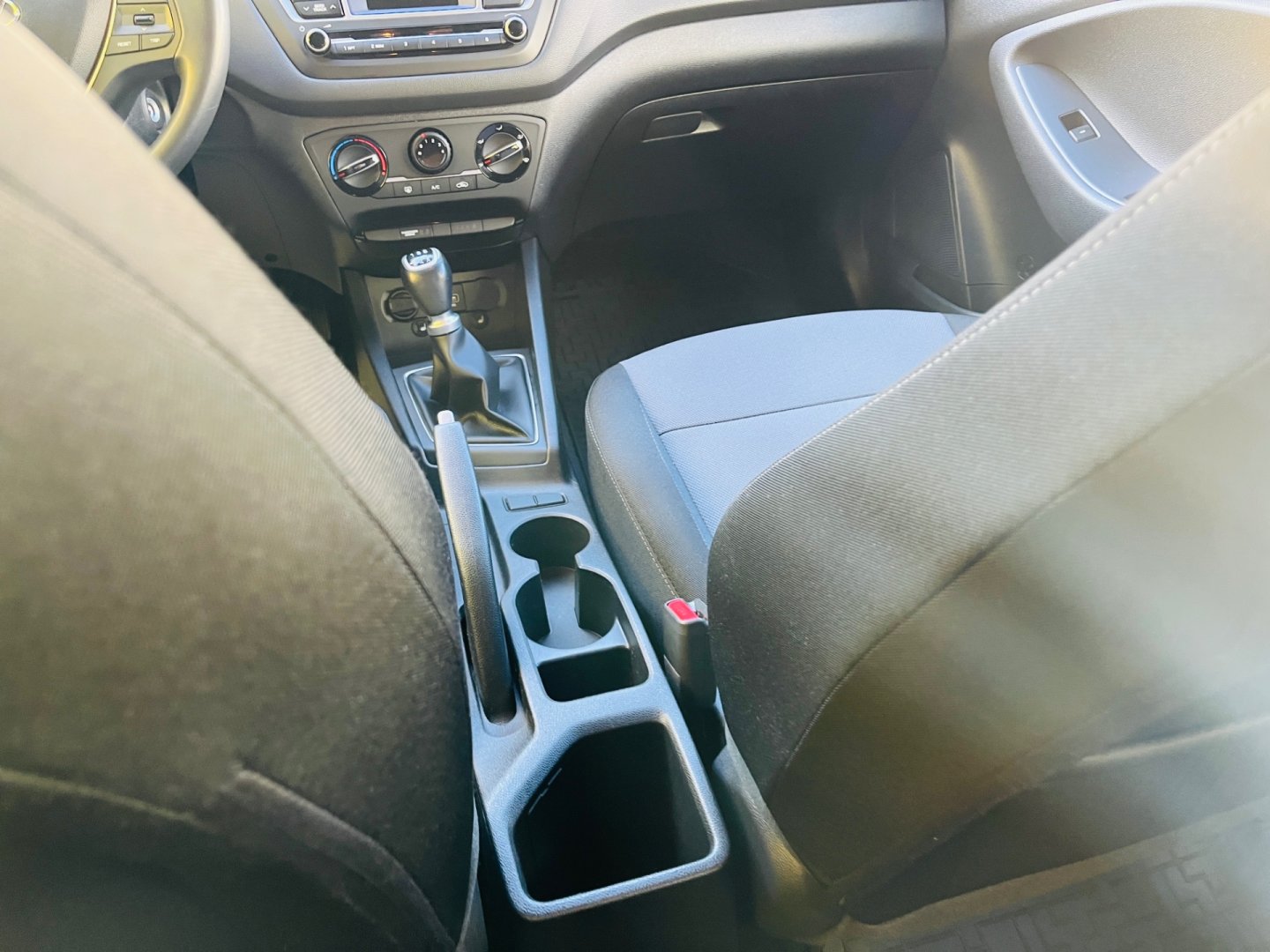 Hyundai i20 1.2 i BENZÍN VYHŘEV SEDADEL GO