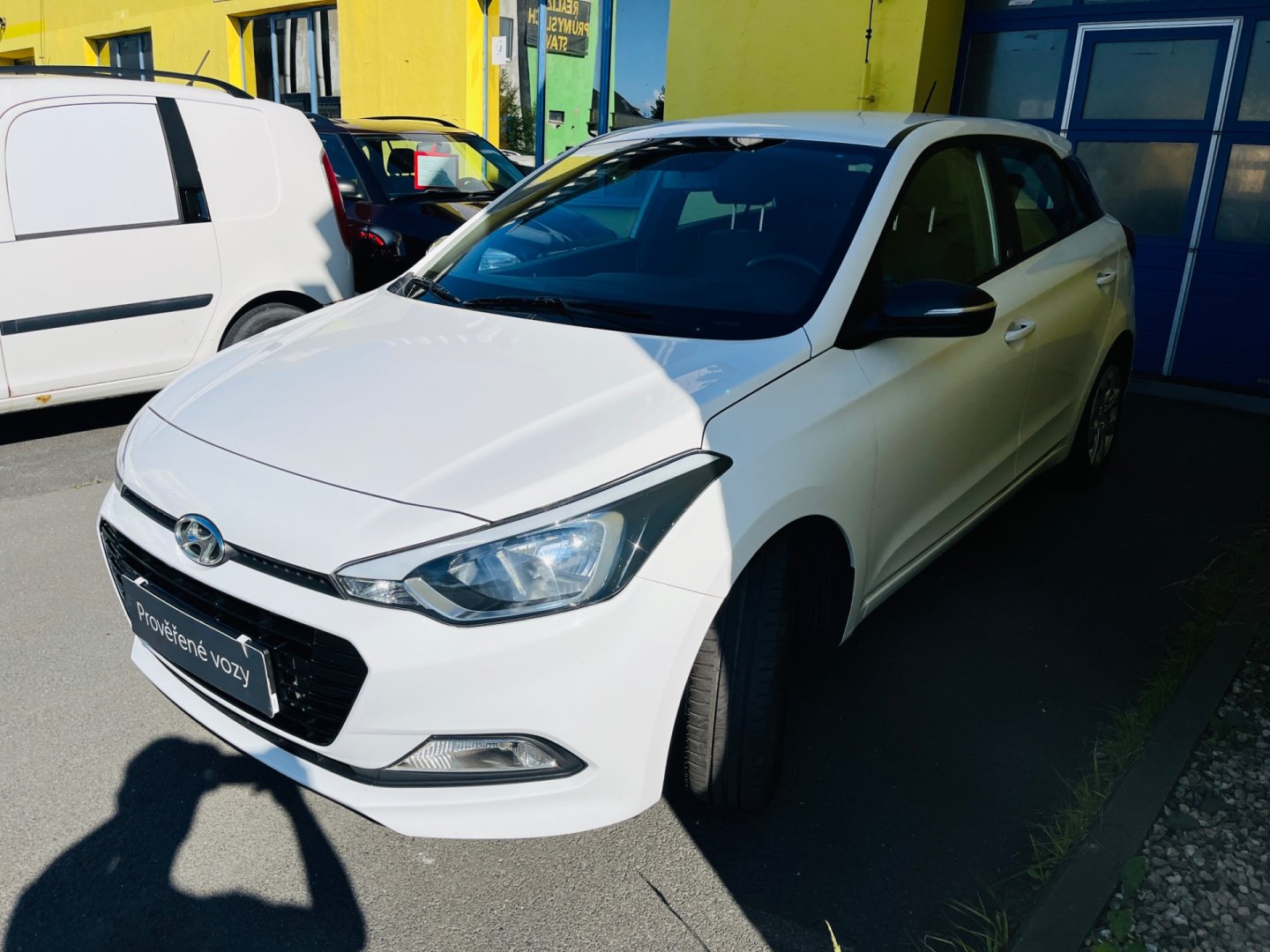 Hyundai i20 1.2 i BENZÍN VYHŘEV SEDADEL GO