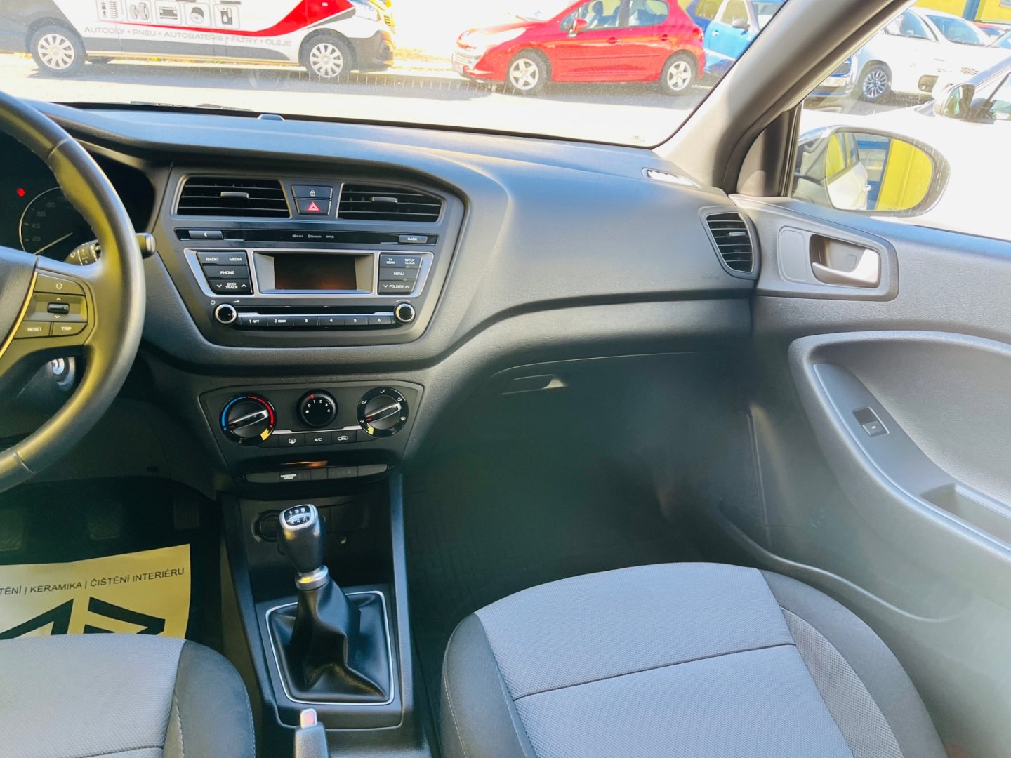 Hyundai i20 1.2 i BENZÍN VYHŘEV SEDADEL GO