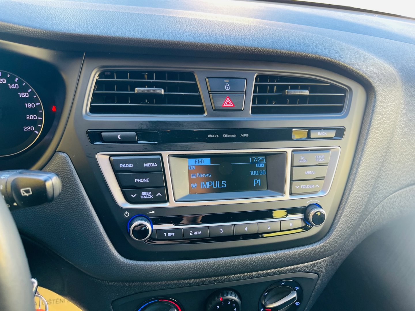 Hyundai i20 1.2 i BENZÍN VYHŘEV SEDADEL GO