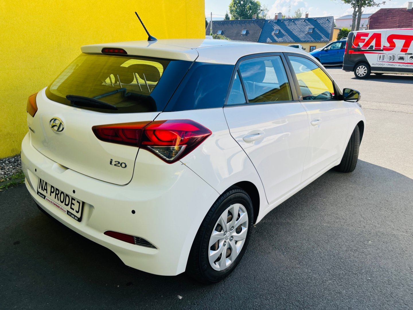 Hyundai i20 1.2 i BENZÍN VYHŘEV SEDADEL GO