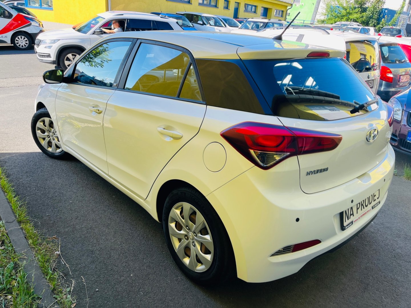 Hyundai i20 1.2 i BENZÍN VYHŘEV SEDADEL GO