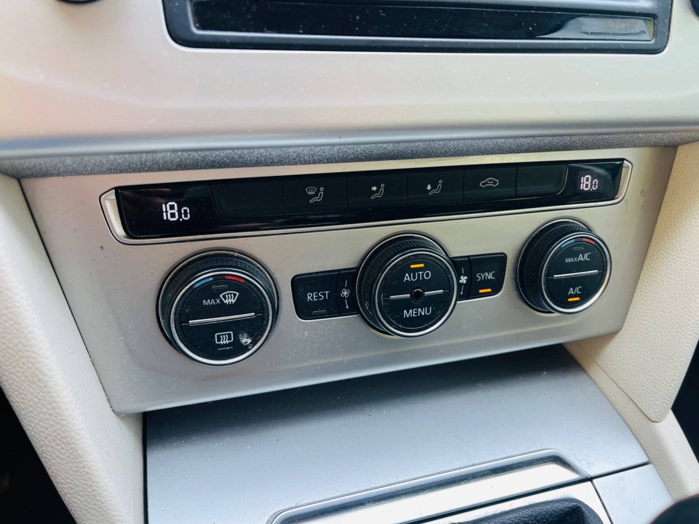 Volkswagen Passat Variant 2.0 Tdi 110 kW 6 RYCHL NAVIGAC