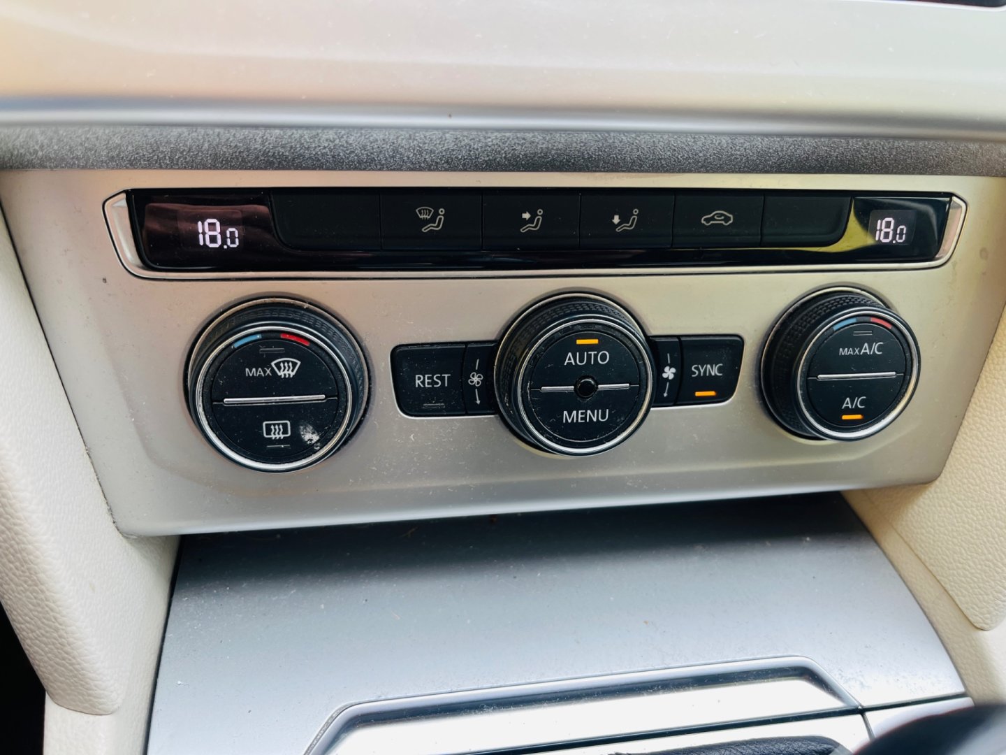 Volkswagen Passat Variant 2.0 Tdi 110 kW 6 RYCHL NAVIGAC