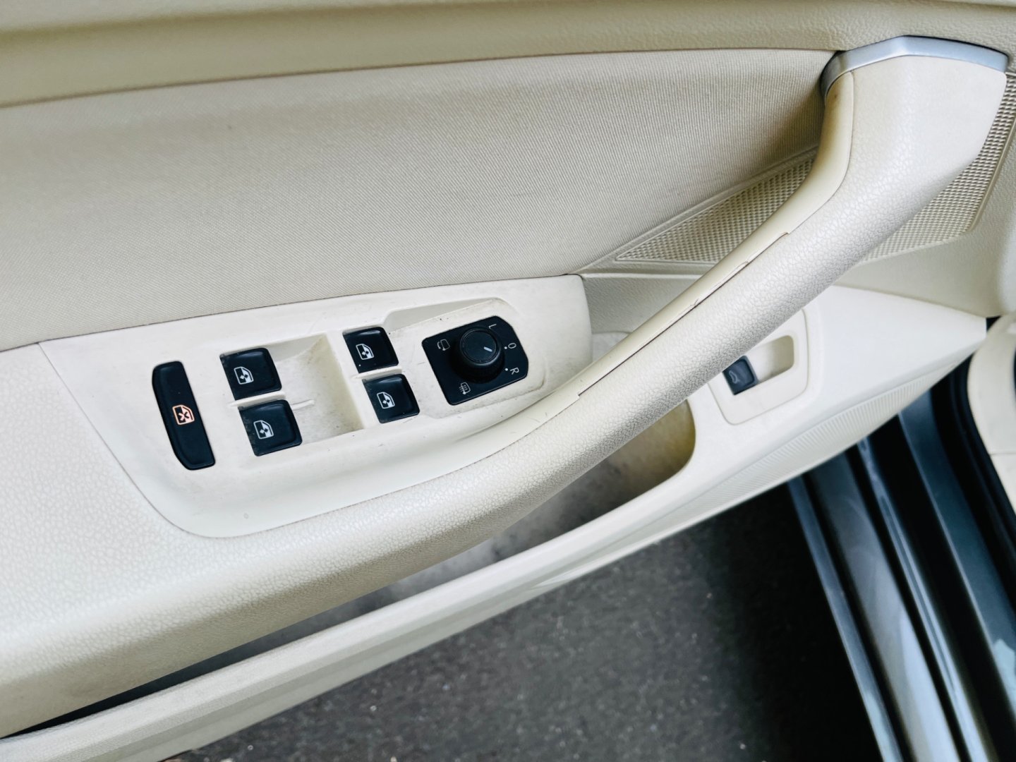Volkswagen Passat Variant 2.0 Tdi 110 kW 6 RYCHL NAVIGAC