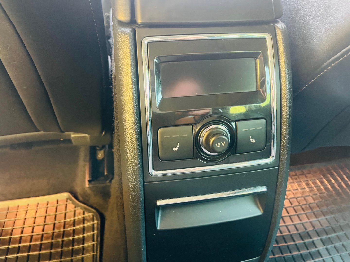Škoda Superb 2.0 TDI 125 kW 4x4 6 RYCHLOSTÍ