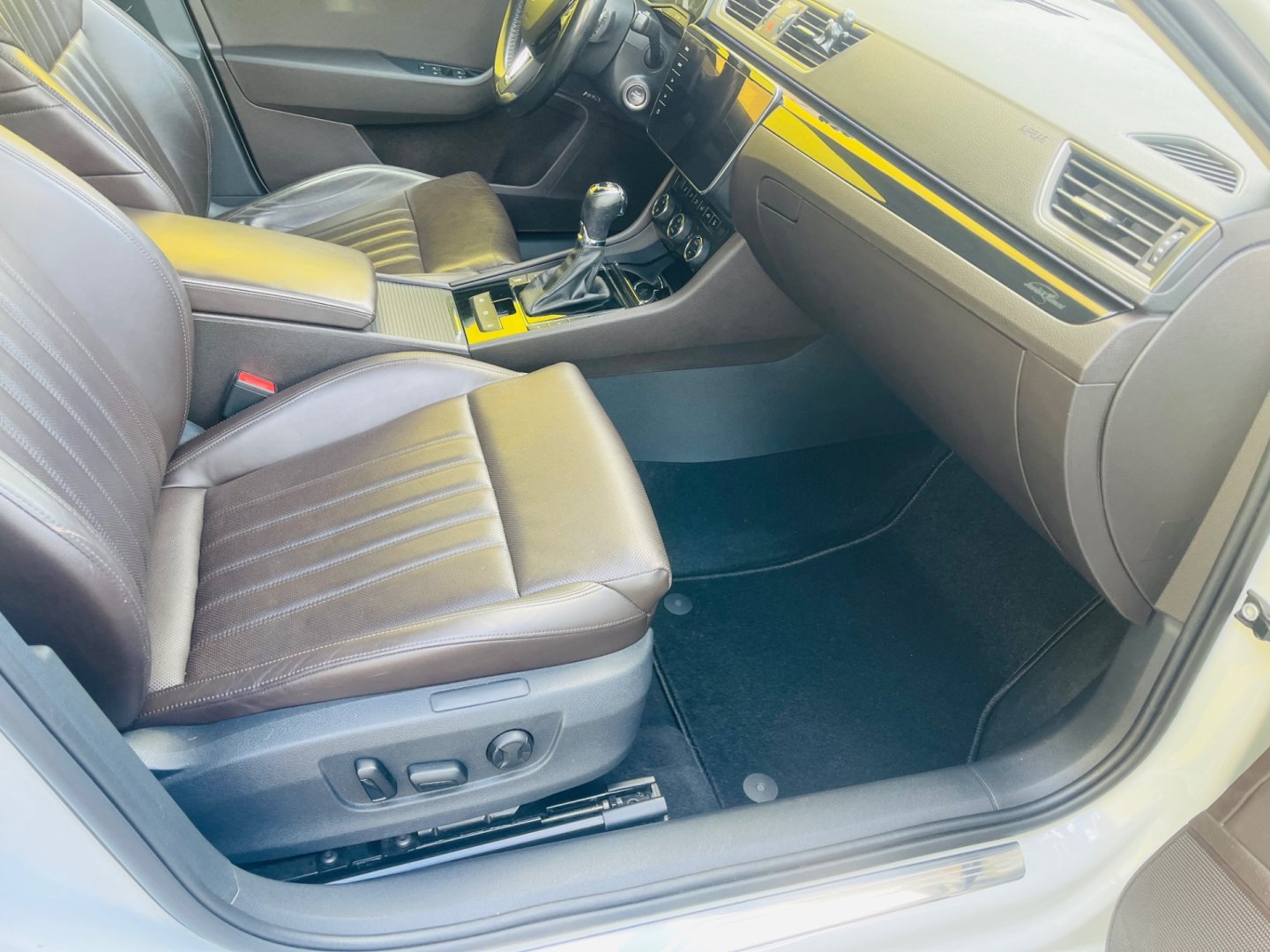 Škoda Superb 2.0 Tdi 140 kW DSG 4x4 LAURIN