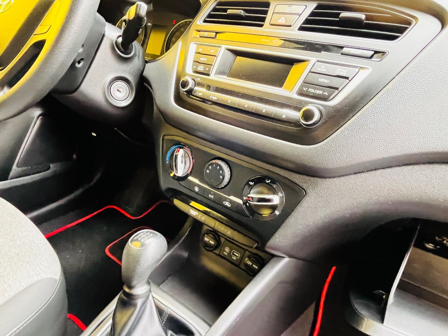 Hyundai i20 1.2 i BENZÍN NAJ JEN 48 TIS KM