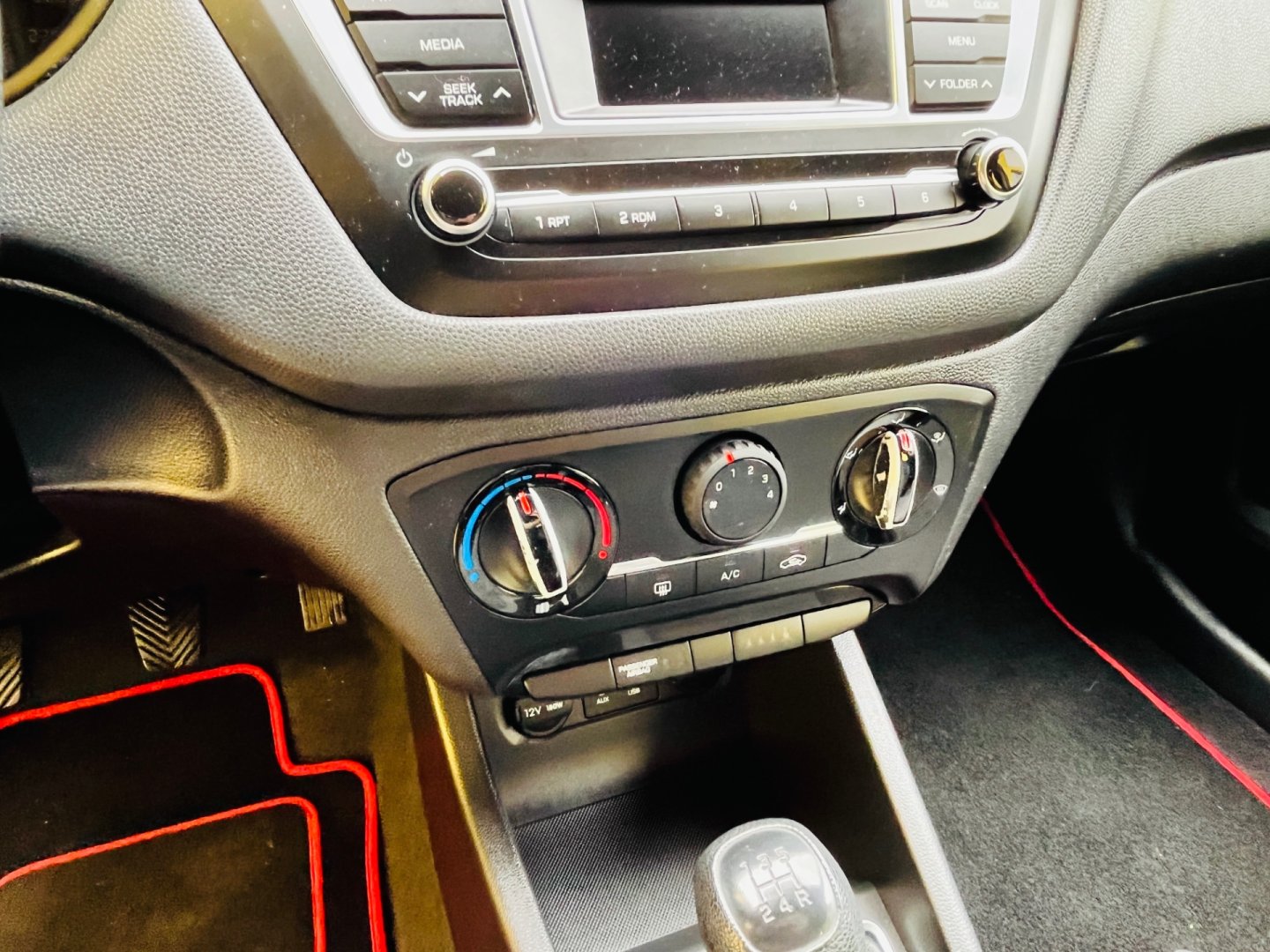 Hyundai i20 1.2 i BENZÍN NAJ JEN 48 TIS KM