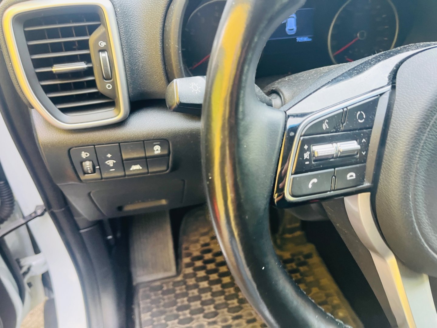 Kia Sportage 1.6 TGDi BENZÍN NAJ JEN 71 TIS