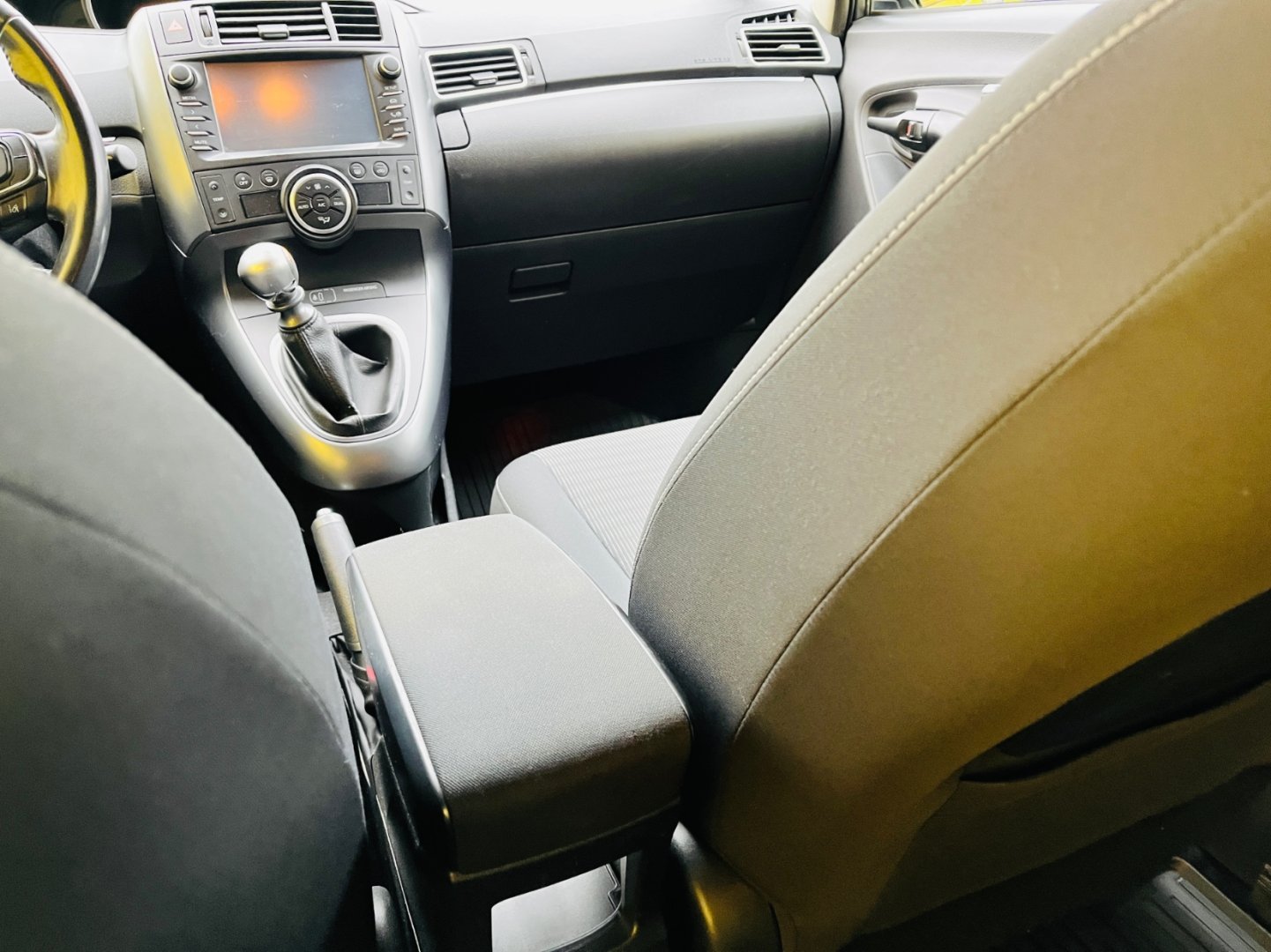 Toyota Verso 1.6 D4D STYLE VYHŘEV SEDADEL