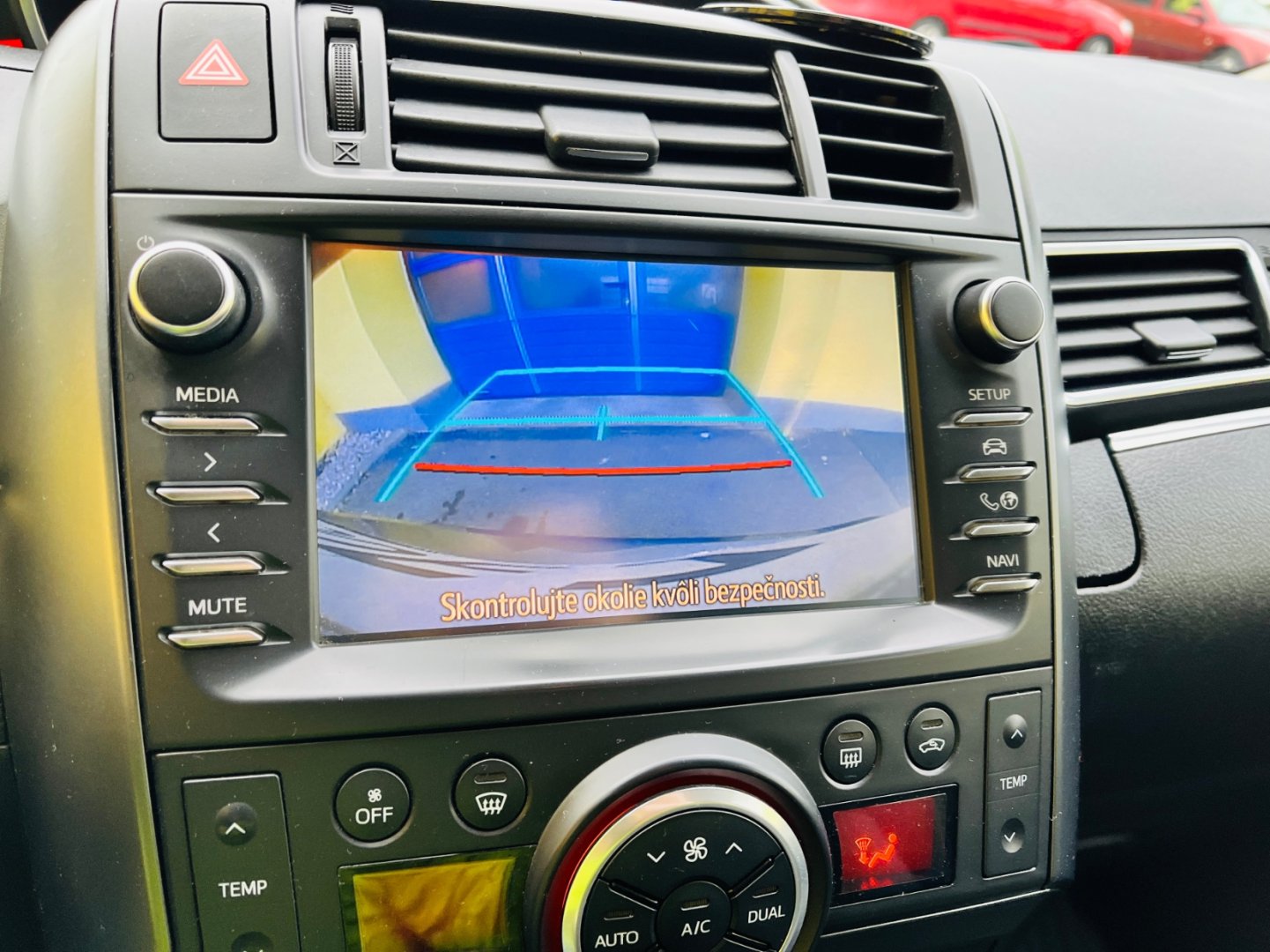 Toyota Verso 1.6 D4D STYLE VYHŘEV SEDADEL
