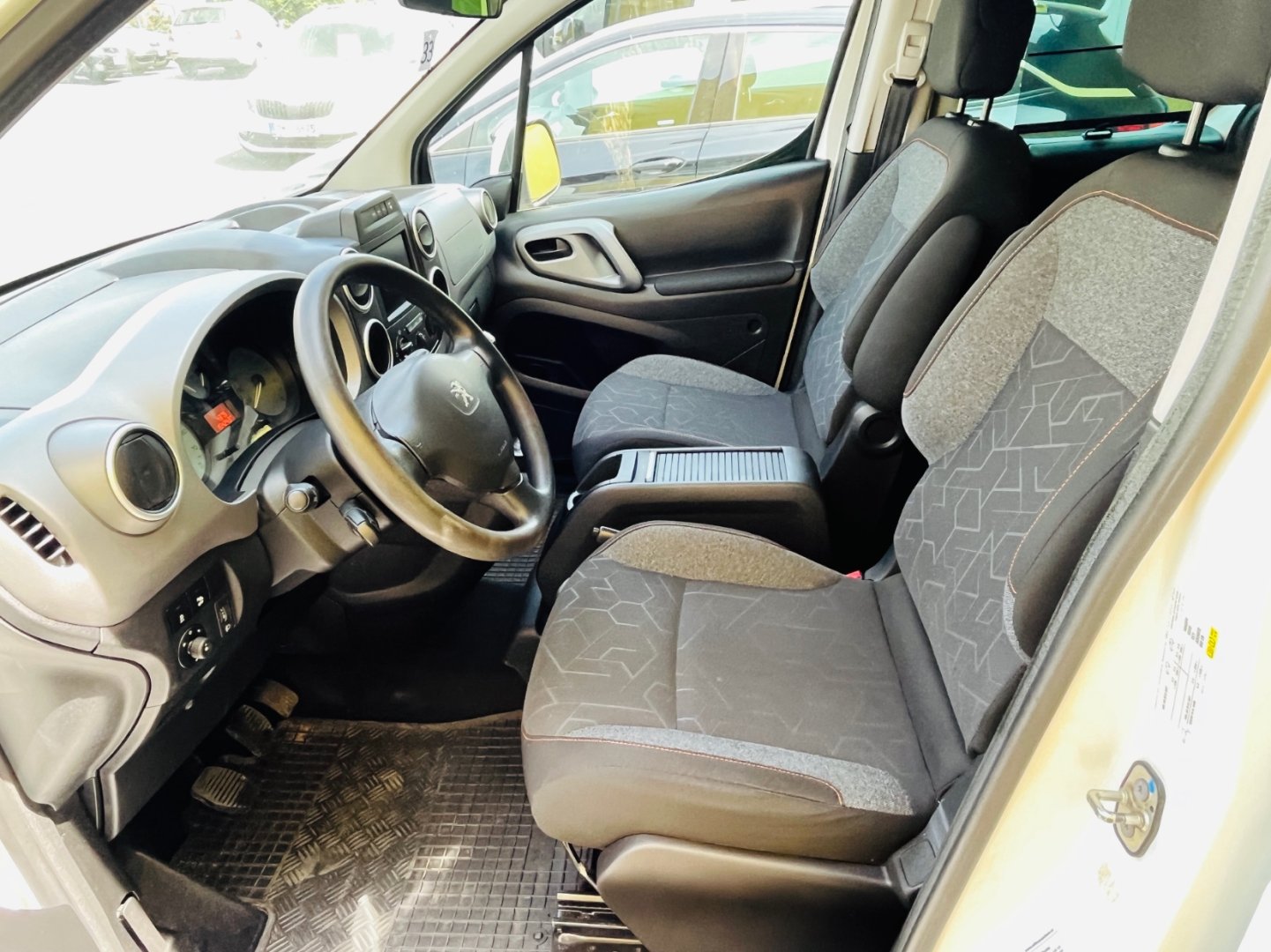 Peugeot Partner 1.6 Hdi 5 míst Původ ČR KLIMA