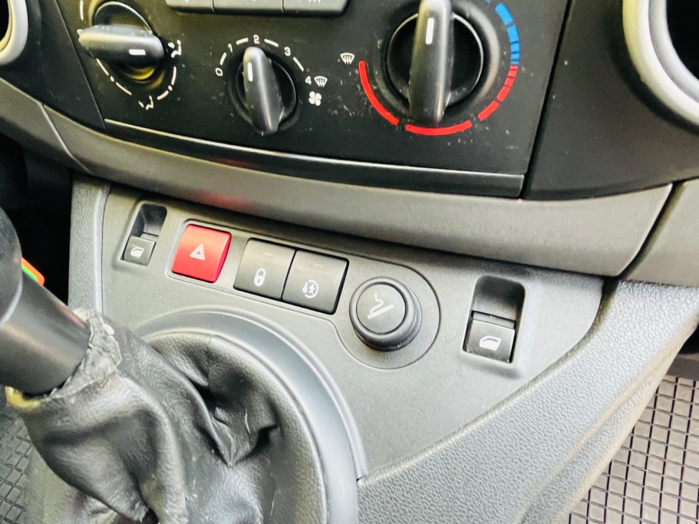 Peugeot Partner 1.6 Hdi 5 míst Původ ČR KLIMA