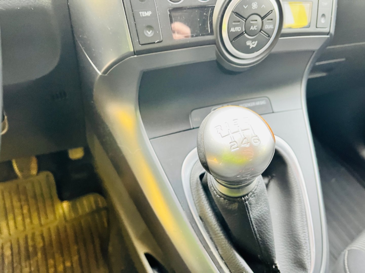 Toyota Verso 1.6 D4D STYLE VYHŘEV SEDADEL