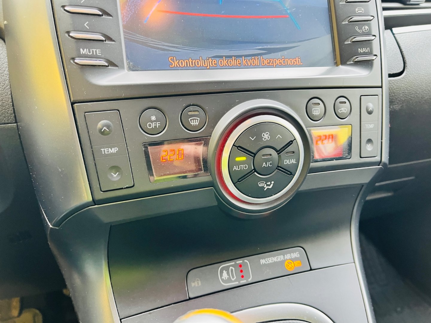 Toyota Verso 1.6 D4D STYLE VYHŘEV SEDADEL