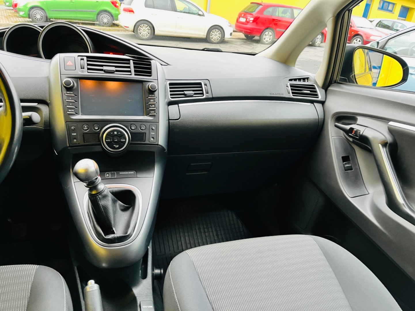 Toyota Verso 1.6 D4D STYLE VYHŘEV SEDADEL
