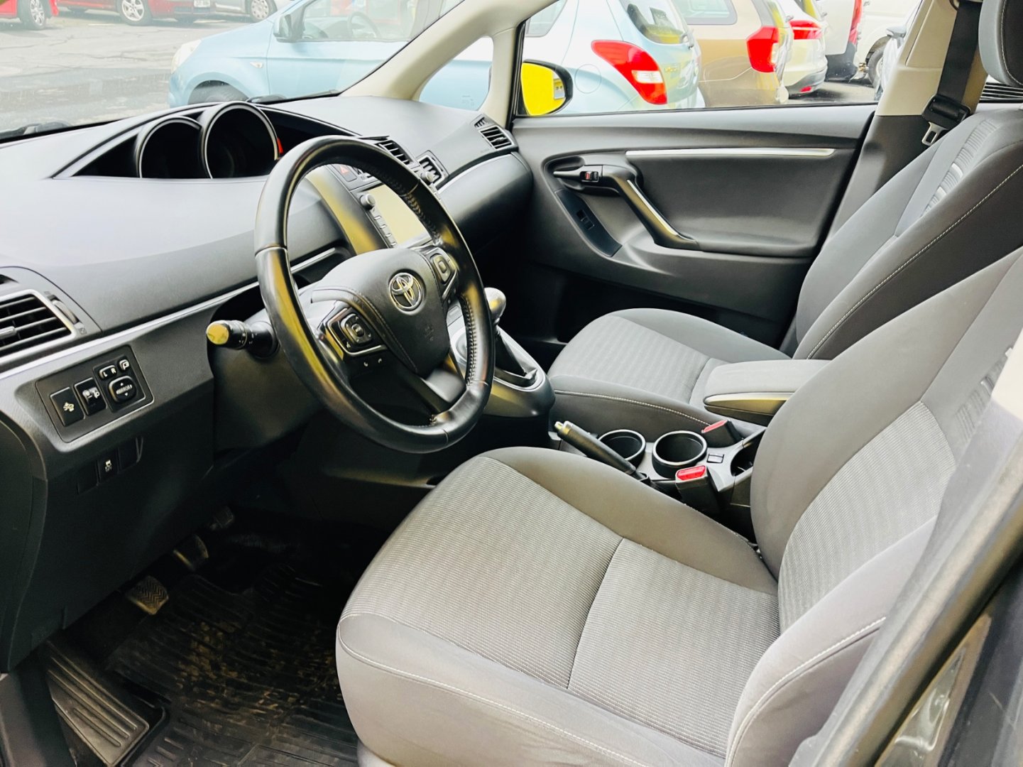 Toyota Verso 1.6 D4D STYLE VYHŘEV SEDADEL