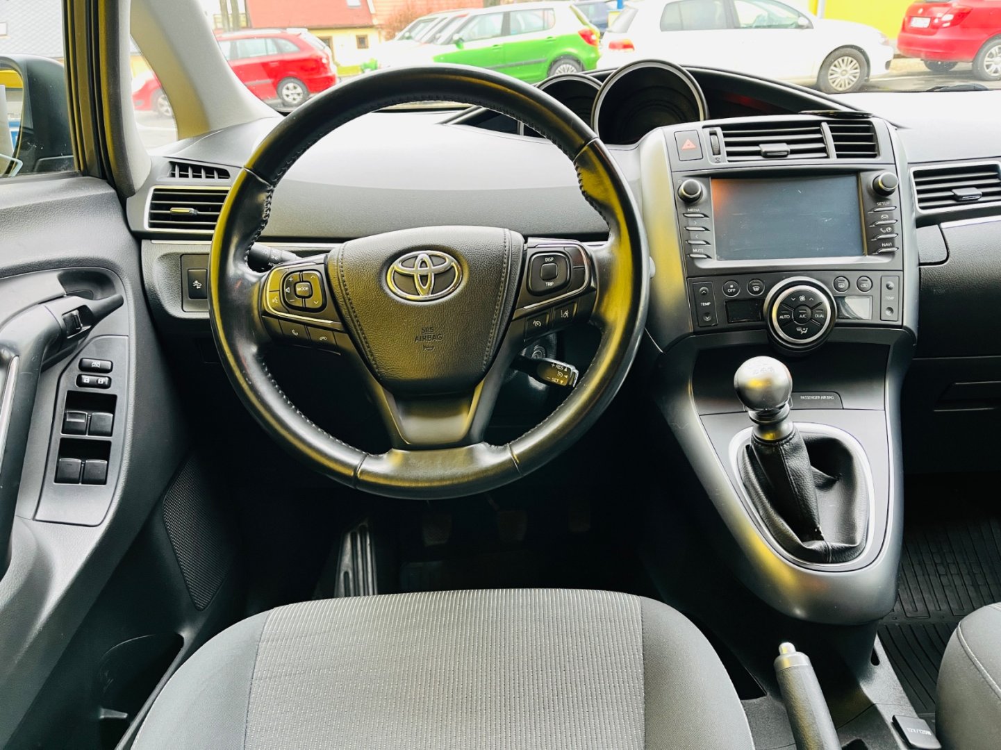 Toyota Verso 1.6 D4D STYLE VYHŘEV SEDADEL